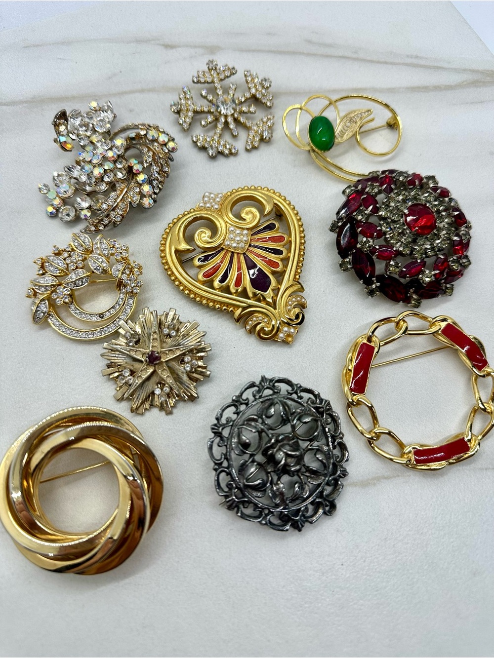 Vintage brooch lot